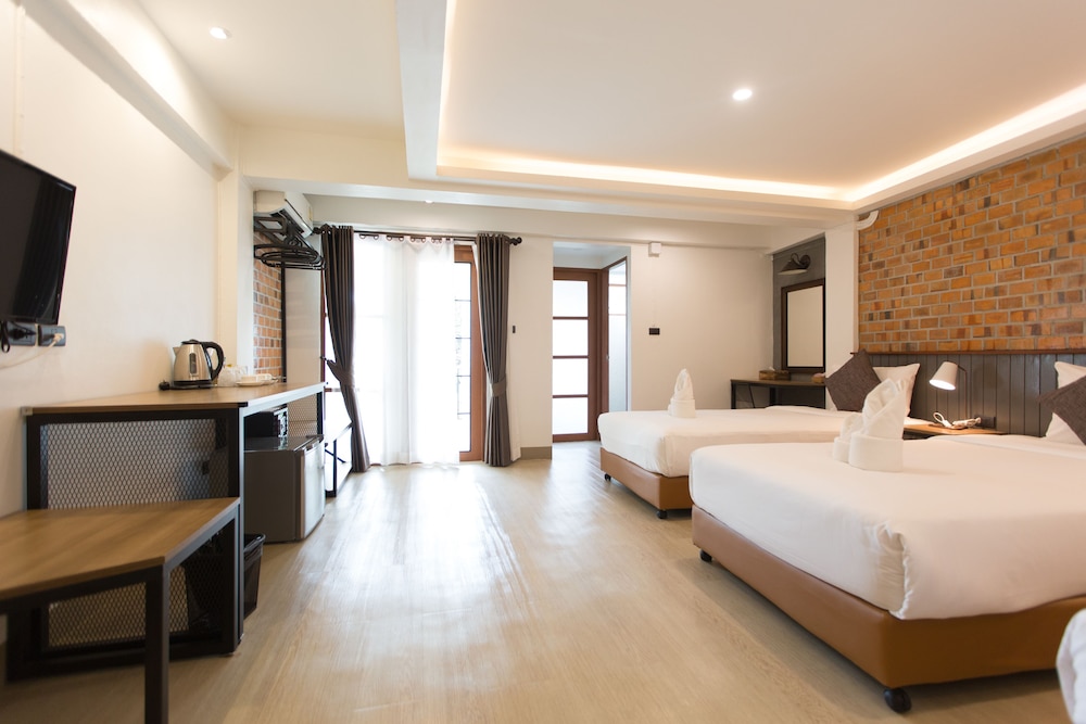 Superior Triple Room, Multiple Beds, Garden View photo 2