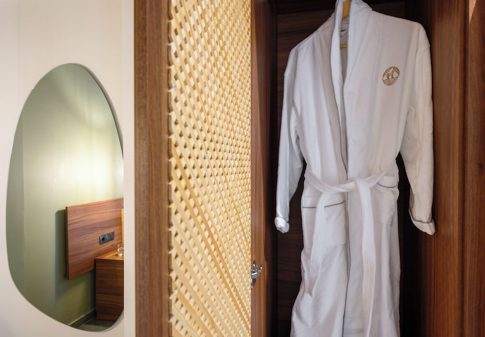Junior Suite with Pool View photo 3