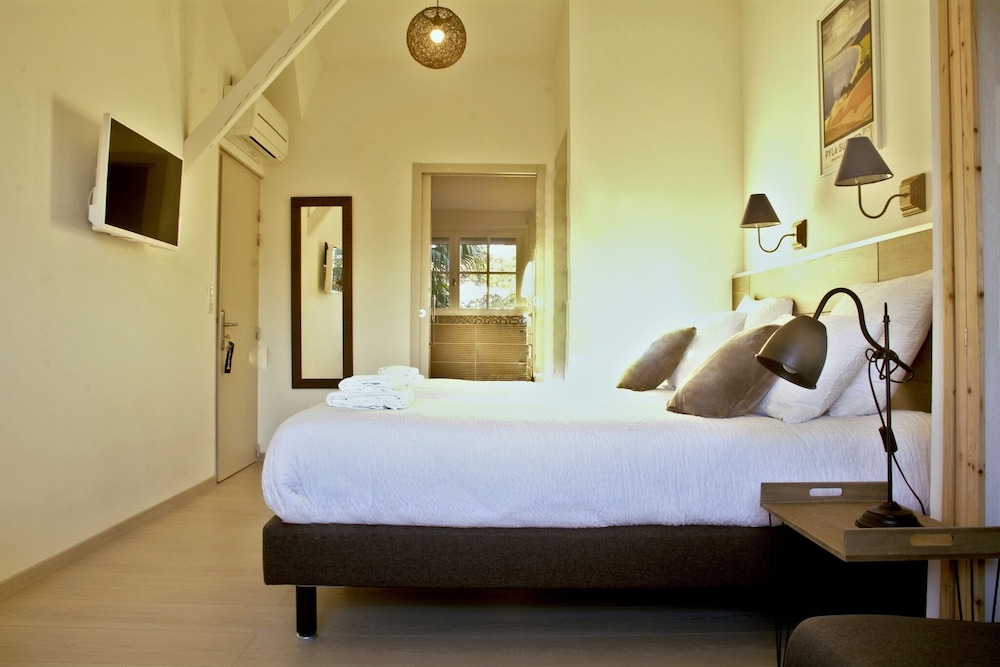 Superior Double or Twin Room, Ensuite (Taussat)