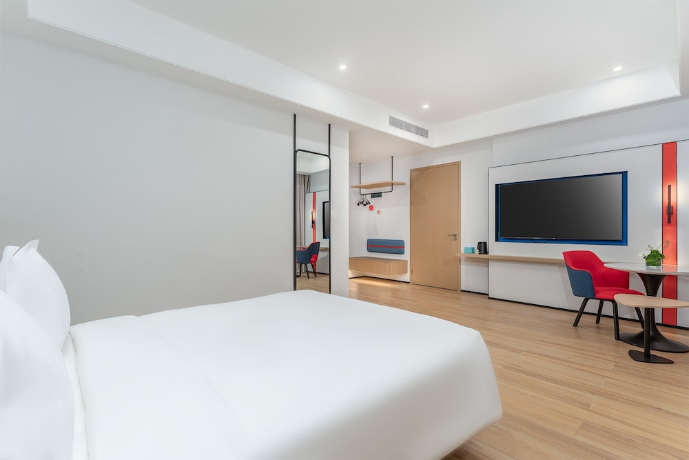 Room, 1 King Bed, Accessible photo 3
