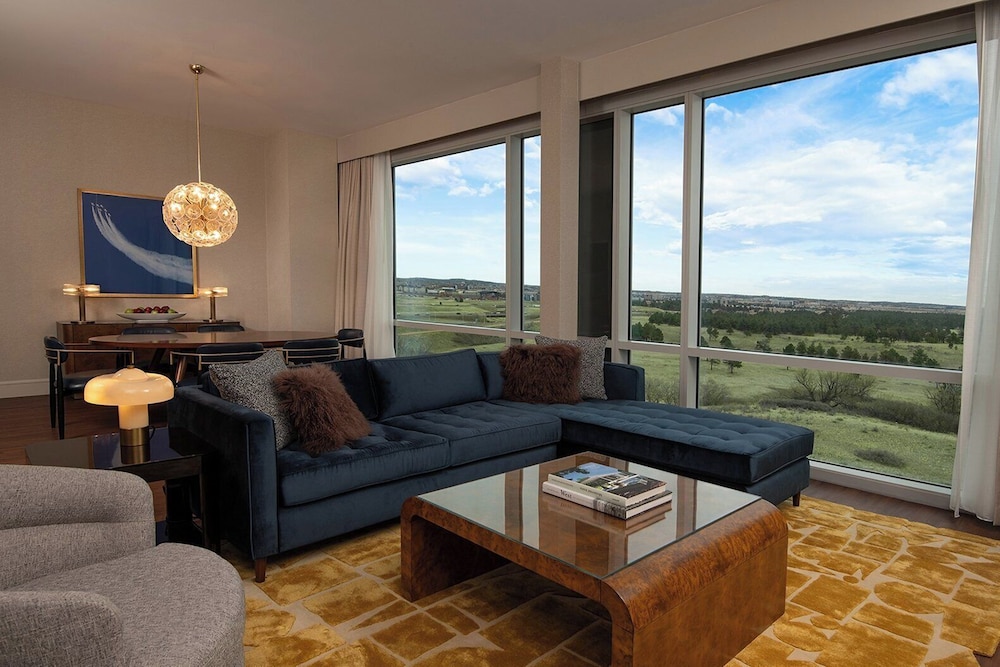 Suite, Mountain View (ADA) - Photo 1