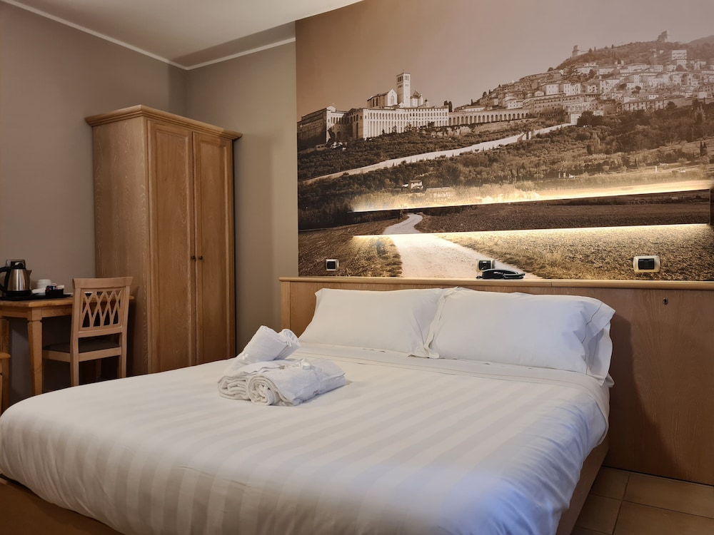 Standard Double or Twin Room photo 2