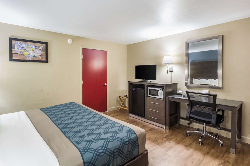 Room, 1 King Bed, Accessible, Non Smoking - Photo 3