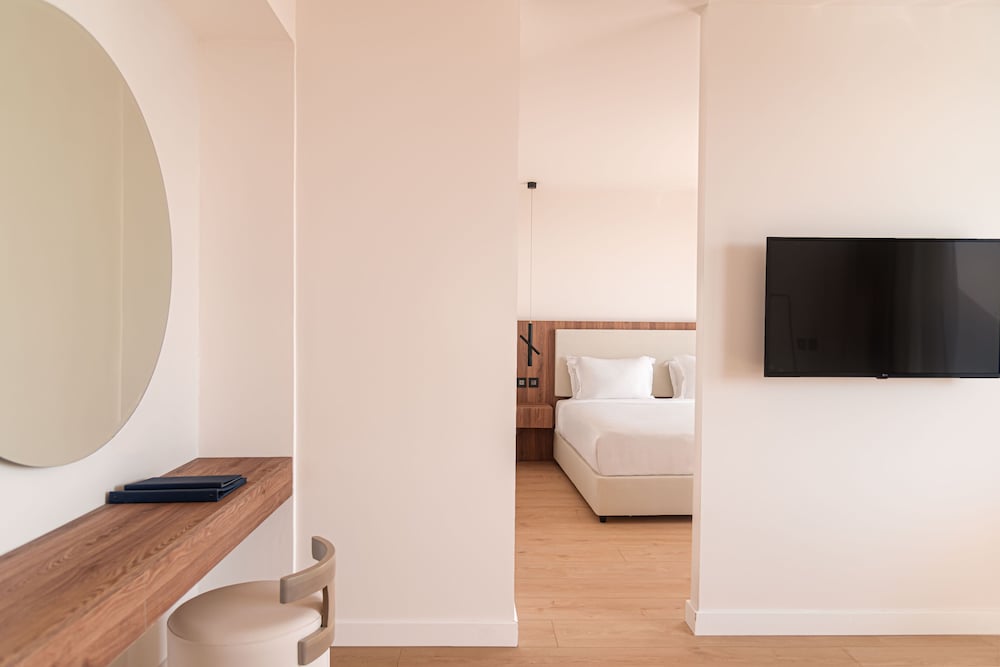 Superior Suite, Sea View - Photo 4