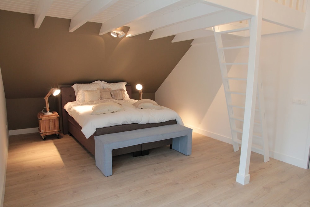 Villa photo 2