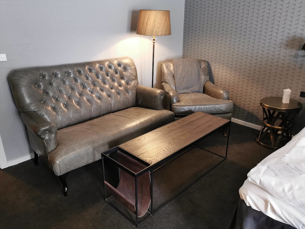 Junior Suite, 1 King Bed - Photo 8