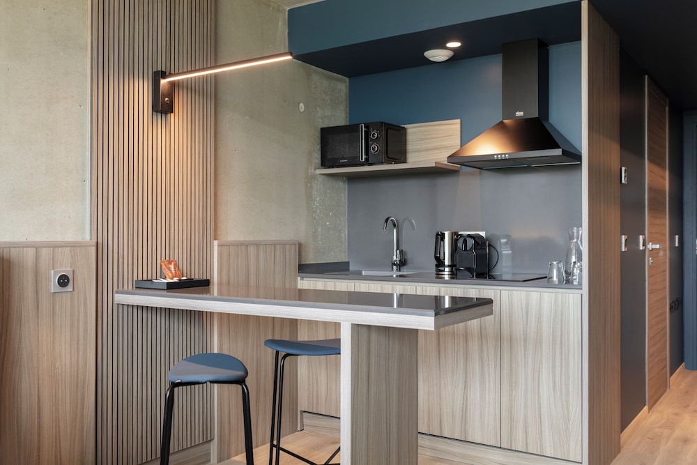 Premium Double or Twin Room, Pool Access photo 2