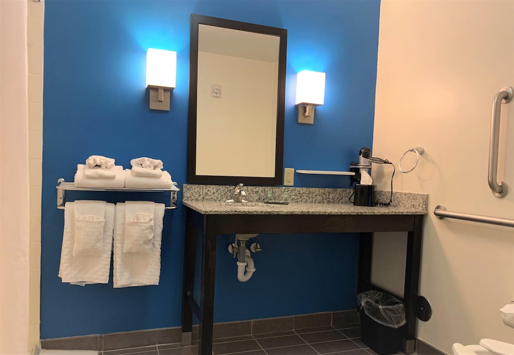Standard Room, 2 Queen Beds, Accessible, Bathtub photo 3