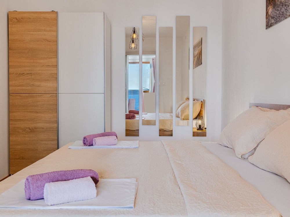 Apartment (One Bedroom Apartment with Terrace an)