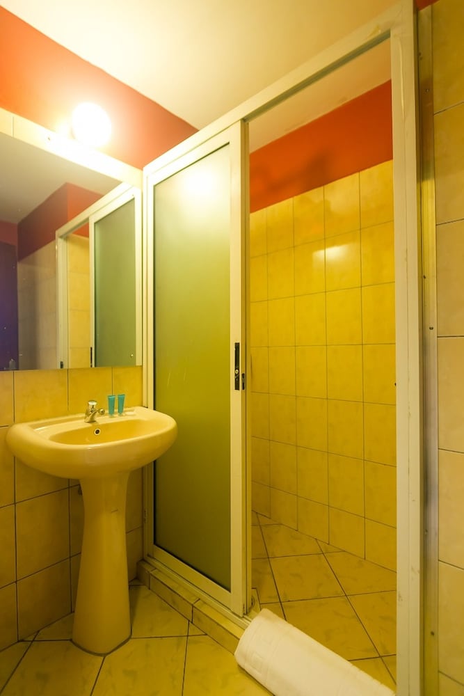 Deluxe Double Room - Photo 14