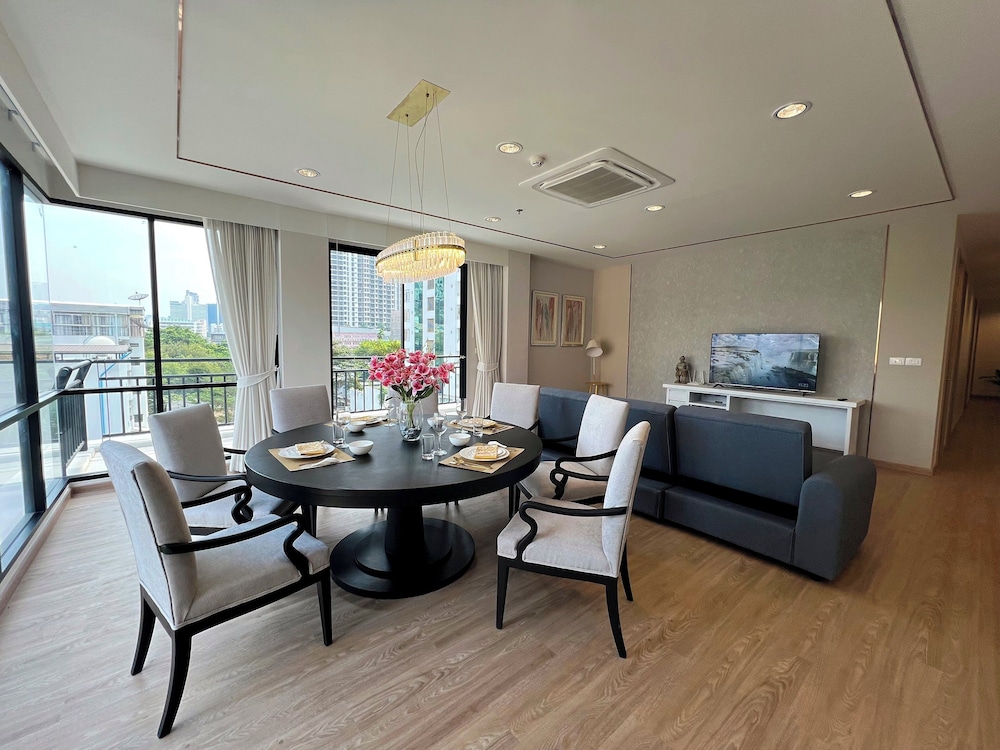 4 Bedrooms Exclusive Apartment (Unit 401) photo 1