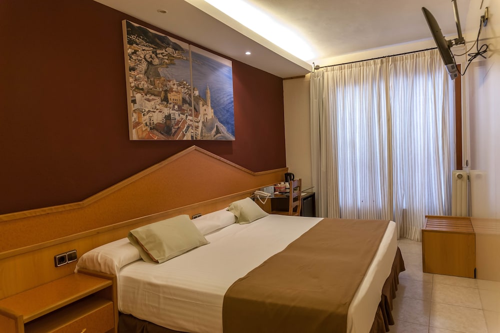 Double or Twin Room, Balcony - Photo 8