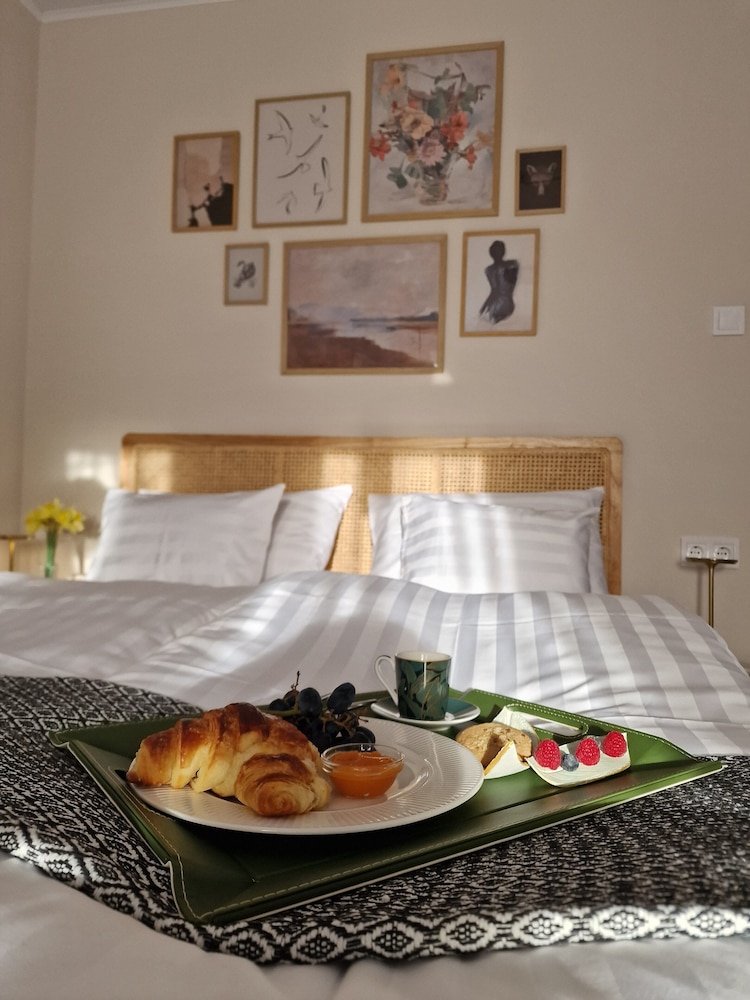 Signature Suite, Garden View photo 3