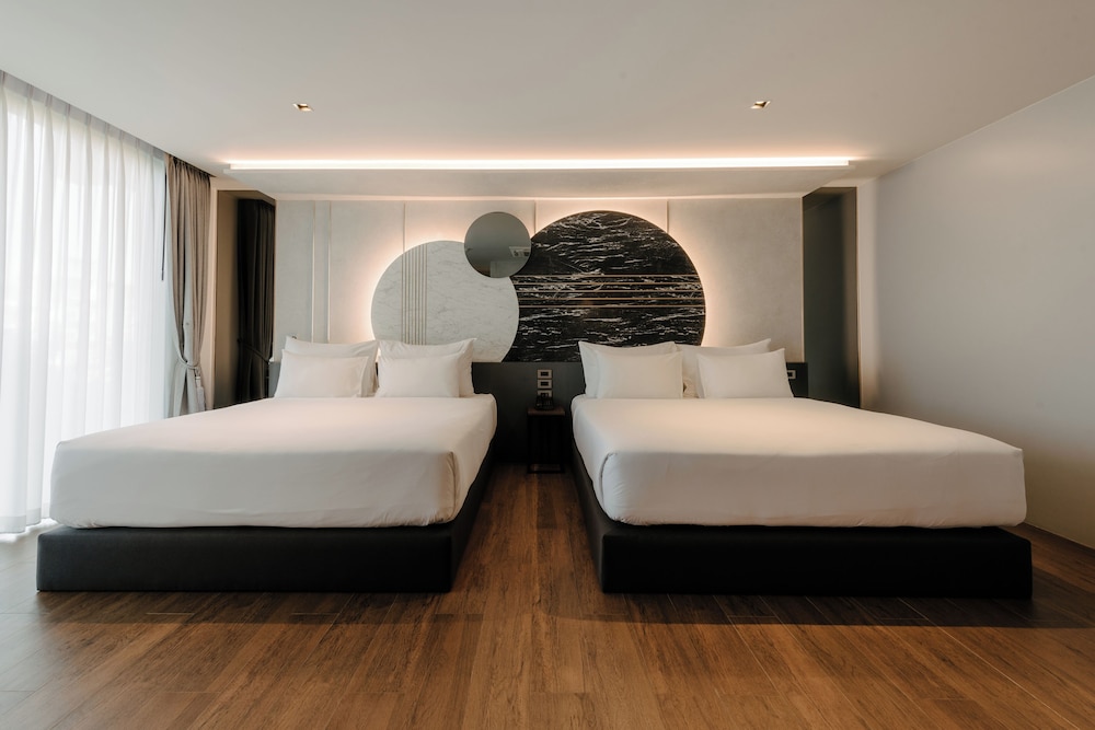 Family Suite, Multiple Beds, Non Smoking, Pool View