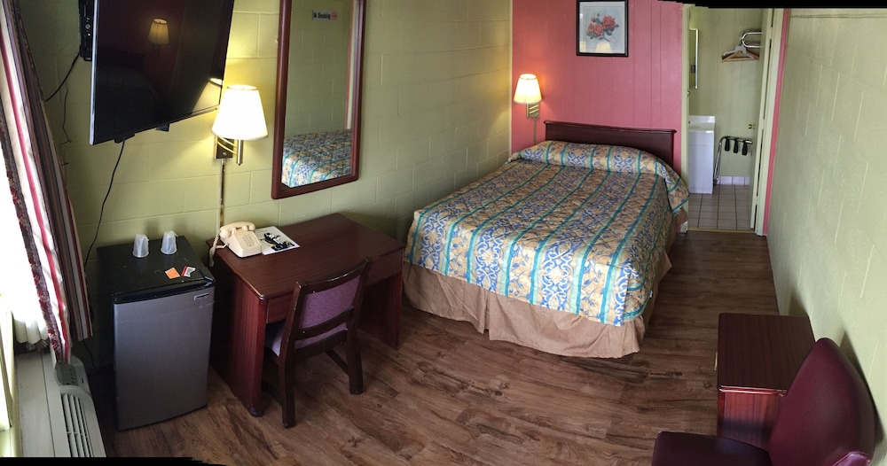 Standard Room, 1 Queen Bed, Smoking photo 2