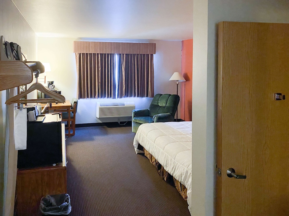 Deluxe Room, 1 King Bed, Accessible, Non Smoking photo 3