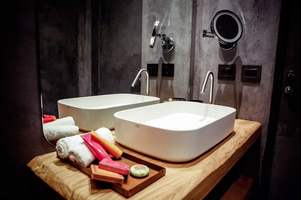 Superior Room, 1 King Bed, City View (Rovere) photo 2