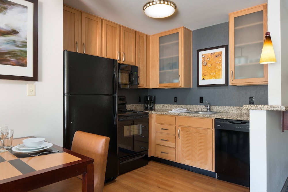 Suite, 1 Bedroom - Photo 6