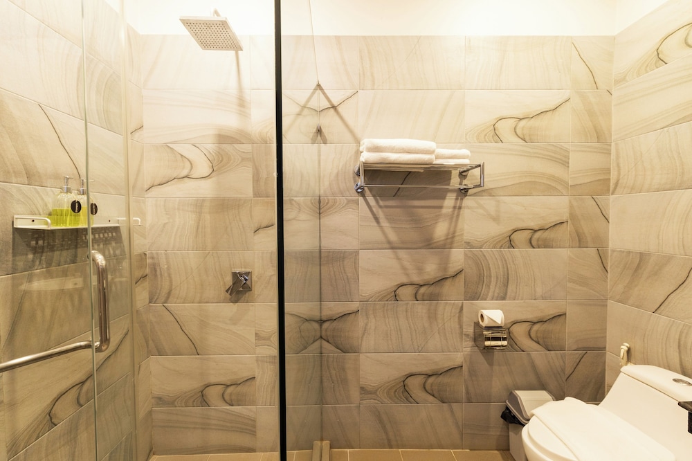 Landmark Room - Photo 15