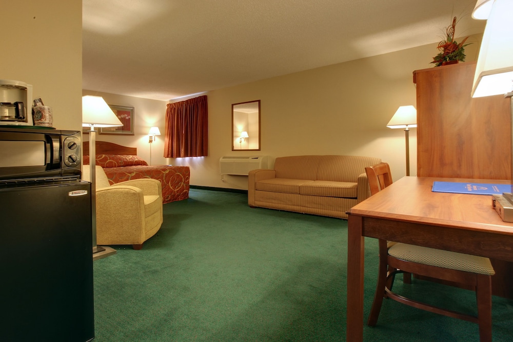 Suite, 1 King Bed, Bathtub - Photo 3