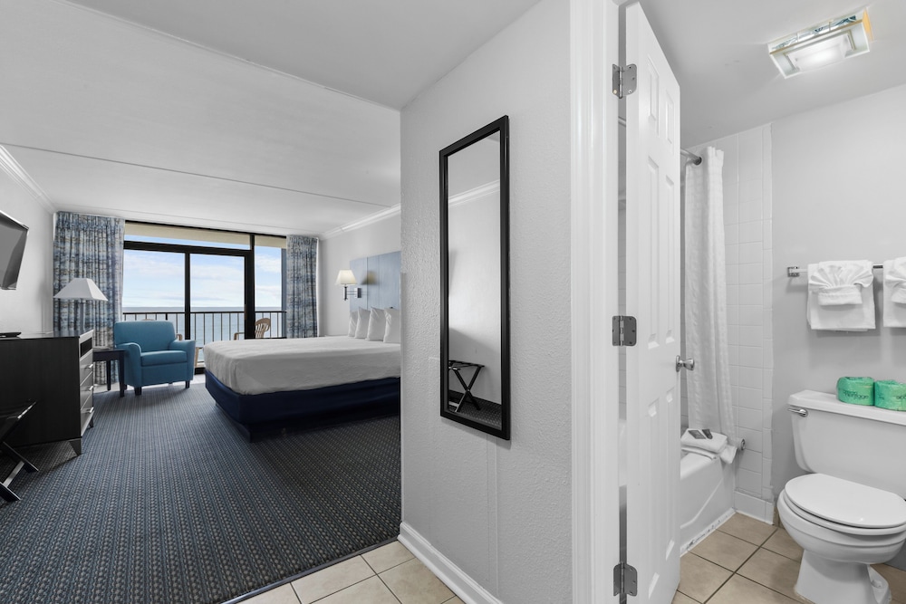 Standard Room, 1 King Bed, Non Smoking, Oceanfront photo 3