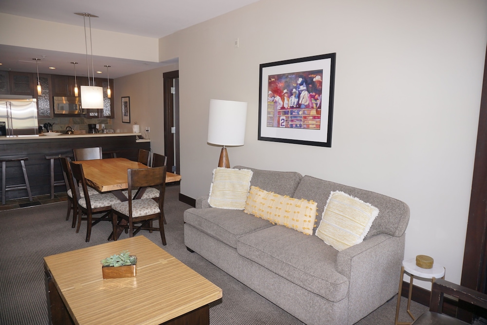 Condo, 3 Bedrooms
