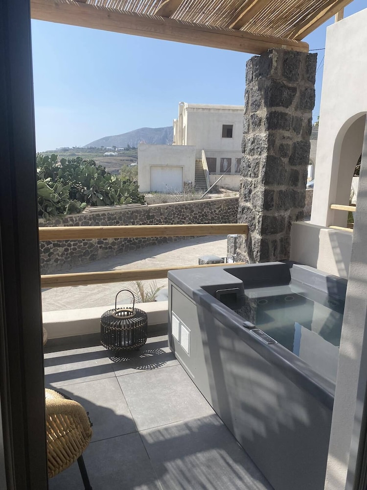 Superior room with outdoor hot tub - Photo 17