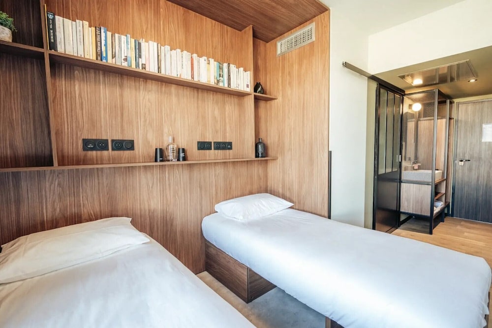 Standard Twin Room - Photo 1