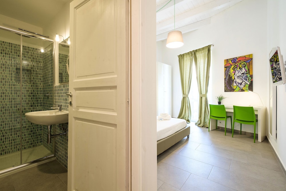 Classic Room, 1 Queen Bed, Non Smoking, City View photo 3