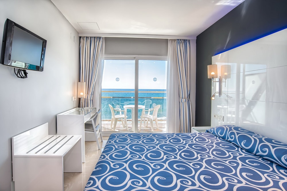 Double or Twin Room, Partial Sea View photo 2