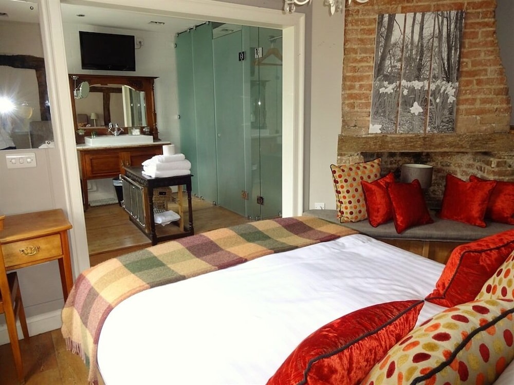Deluxe Double Room, Ensuite (KING) - Photo 2