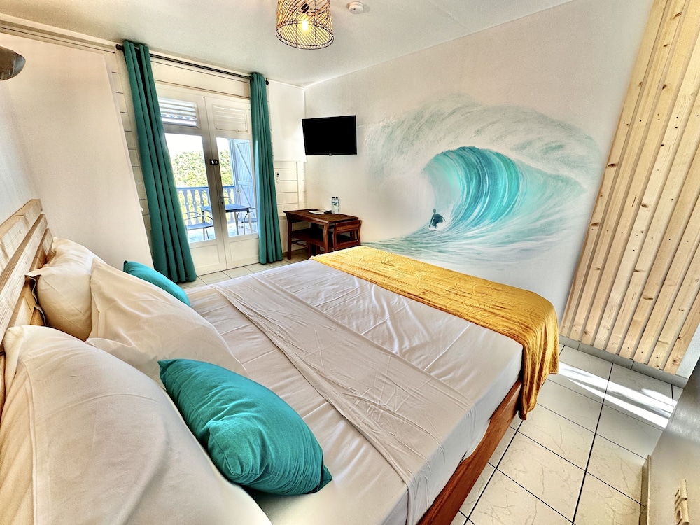 Superior Studio, 1 Queen Bed, Non Smoking, Sea View photo 3