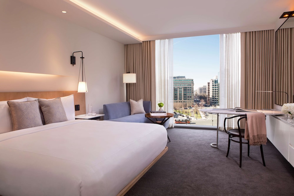 Deluxe Room, 1 King Bed