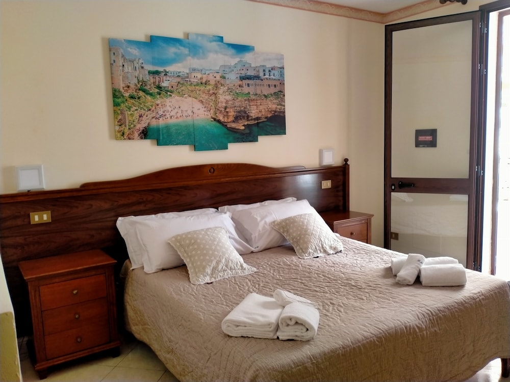 Double or Twin Room - Photo 1