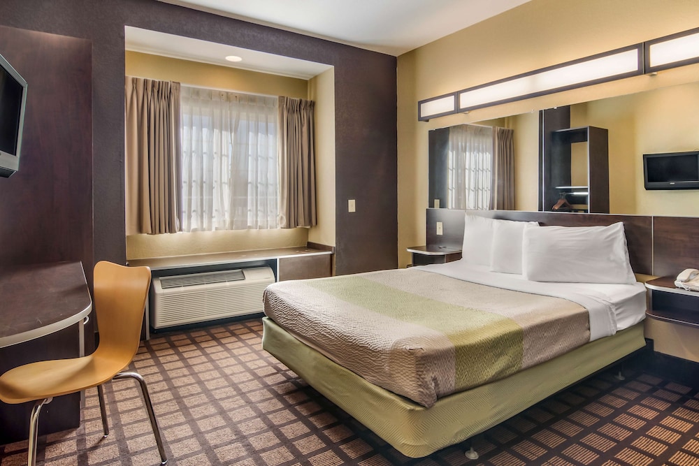 Standard Suite, 1 Queen Bed, Non Smoking photo 3