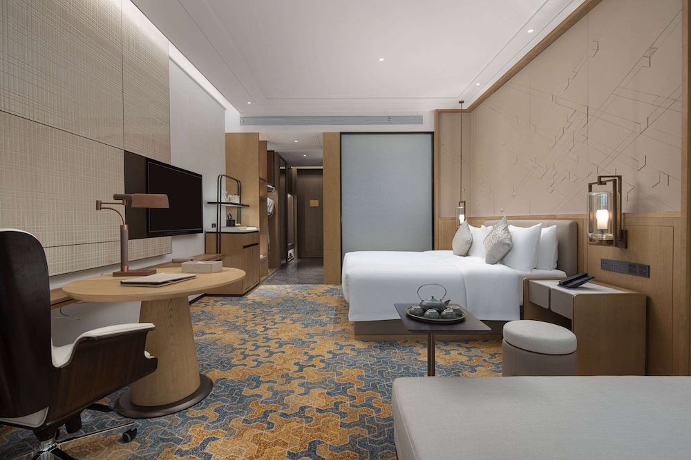 Room, 1 King Bed, View (Elegant) photo 1