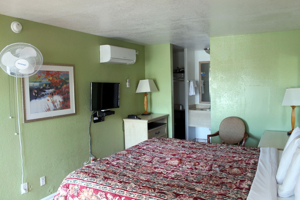 Standard Room, 1 King Bed with Sofa bed - Photo 1