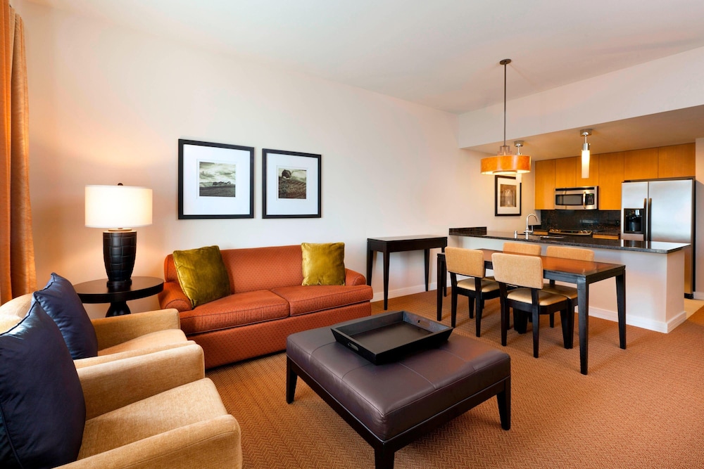 Superior Suite, 1 Bedroom, Balcony - Photo 1