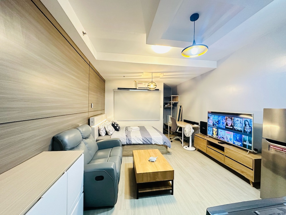 Comfort Condo, City View