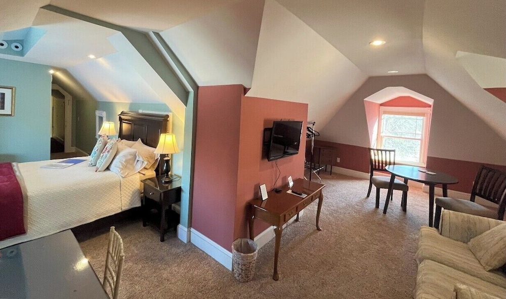 Suite, 1 Queen Bed, Ocean View photo 2