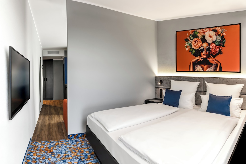 Standard Studio, 1 King Bed, Accessible, Kitchenette (Separate Living Room;with Sofabed)