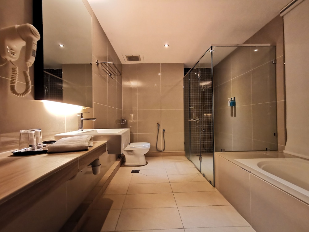 Premium Deluxe Room - Photo 6