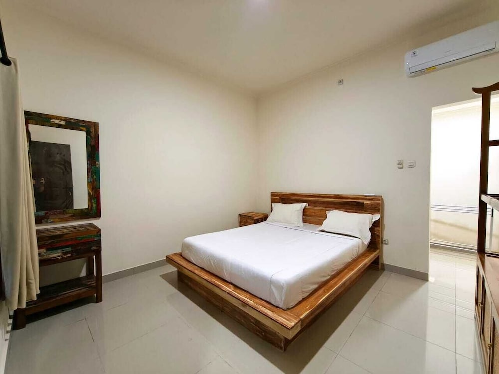 Basic Double Room, Pool View photo 1