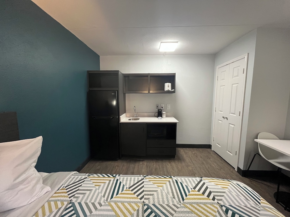 Standard Room, 2 Double Beds, Smoking, Kitchenette - Photo 5