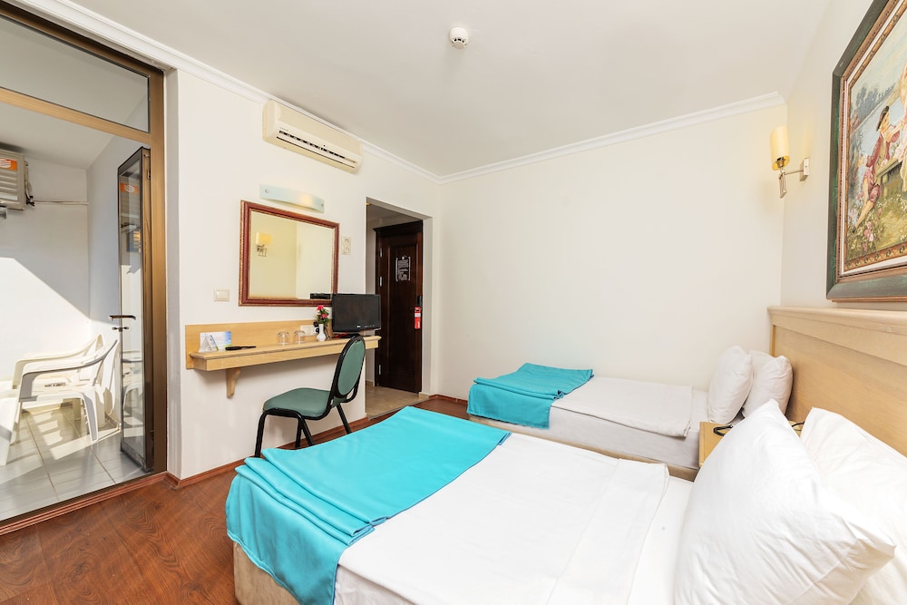 Standard Double or Twin Room photo 2