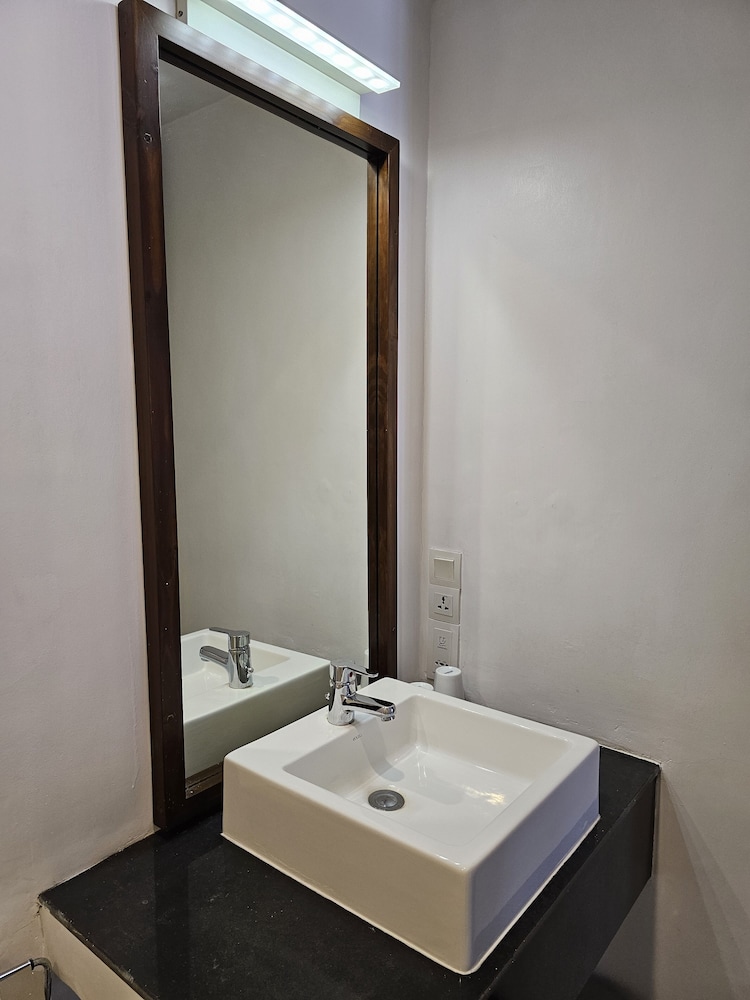 Standard Double Room - Photo 10