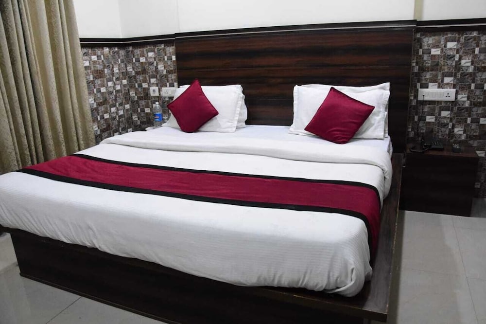 Deluxe Double Bed Room AC