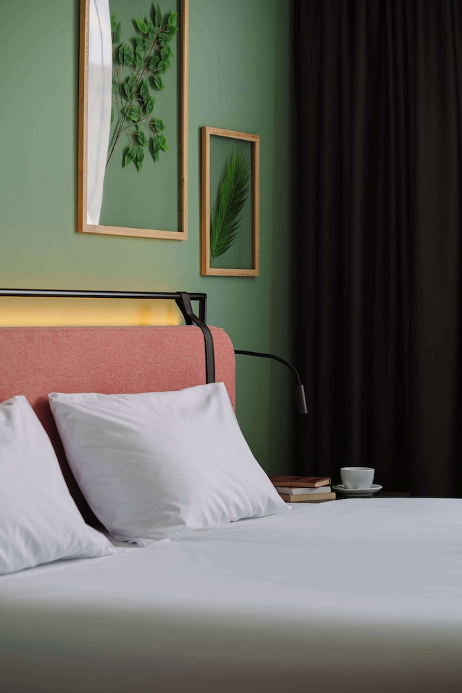 Standard Room, Multiple Beds - Photo 3