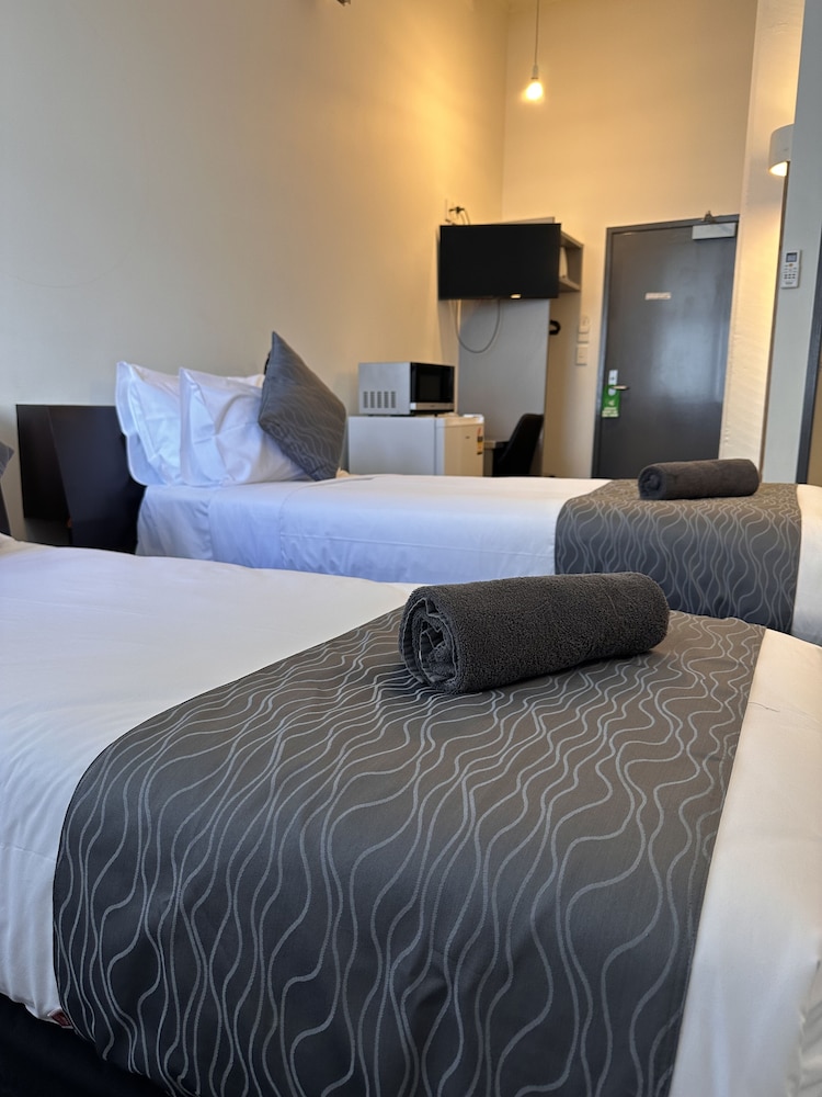 Basic Twin Room, 2 Twin Beds - Photo 1