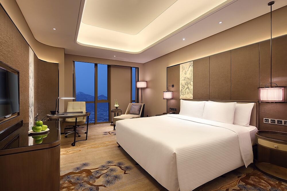 Deluxe Room with Mountain View